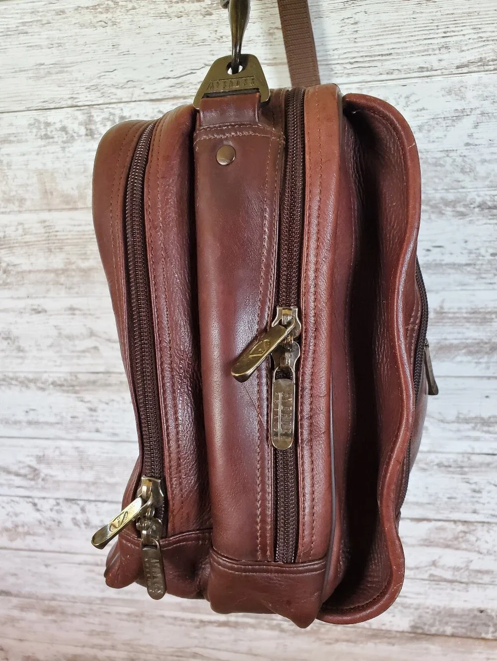 Avenues America Genuine Leather Multi-Pocket Messenger Bag Briefcase Vintage